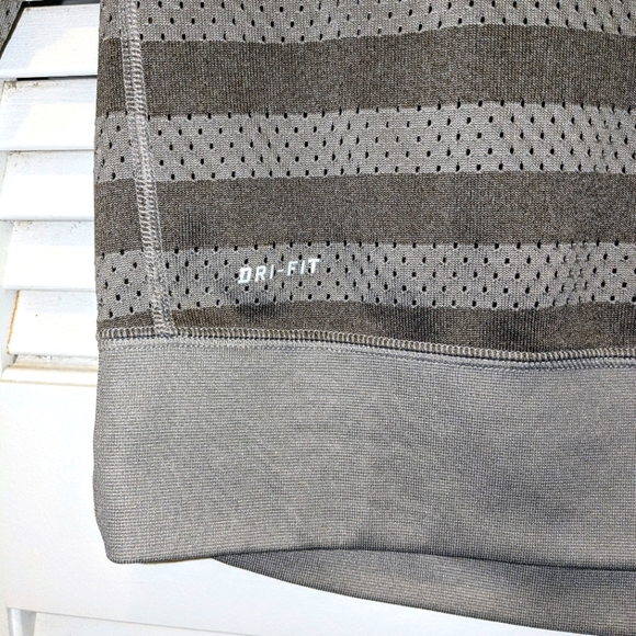 Nike Dri Fit Women's Small Gray Striped Mesh Perforated Long Sleeve Top Workout - Picture 6 of 12